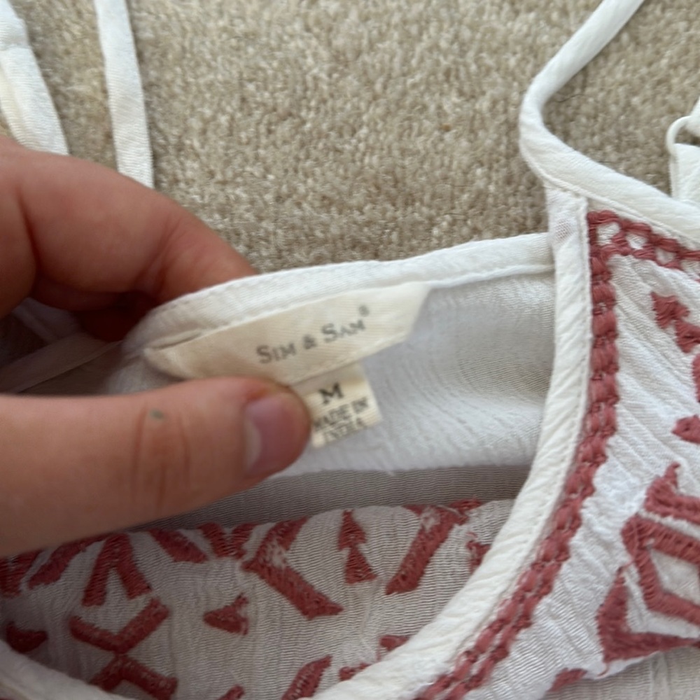 Pink and white embroidered tank - Picture 2 of 2